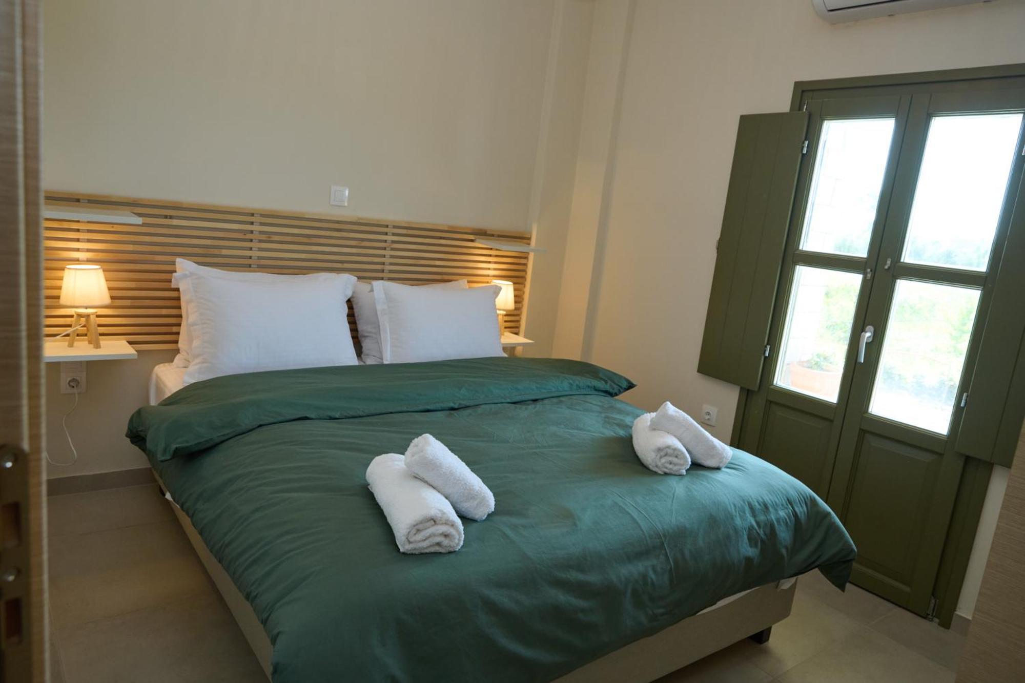 La Familia Luxury Private Maisonettes Near The Sea Gythio Exterior photo
