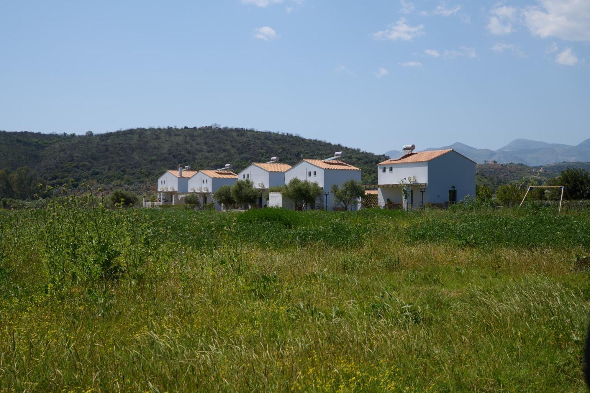 La Familia Luxury Private Maisonettes Near The Sea Gythio Exterior photo