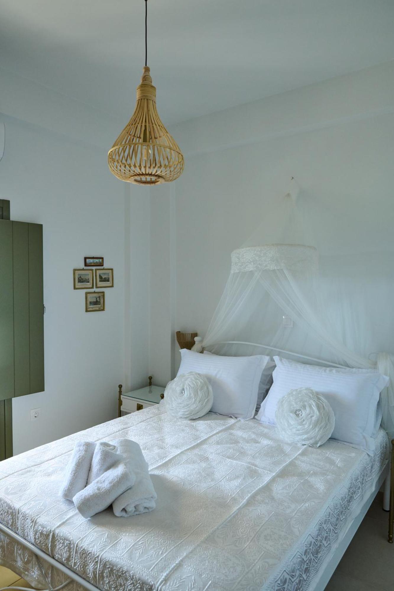 La Familia Luxury Private Maisonettes Near The Sea Gythio Exterior photo