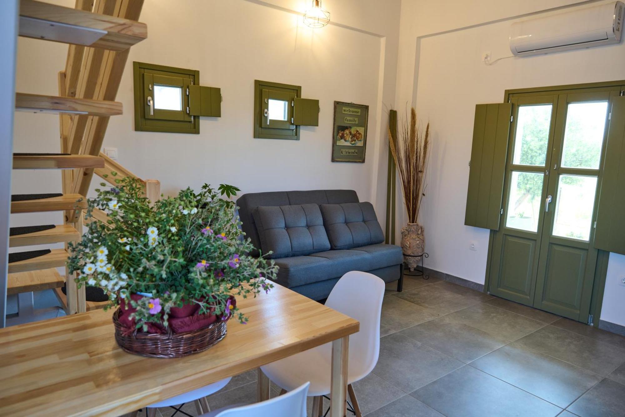 La Familia Luxury Private Maisonettes Near The Sea Gythio Exterior photo